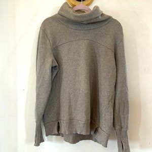 ALO long sleeve sweatshirt